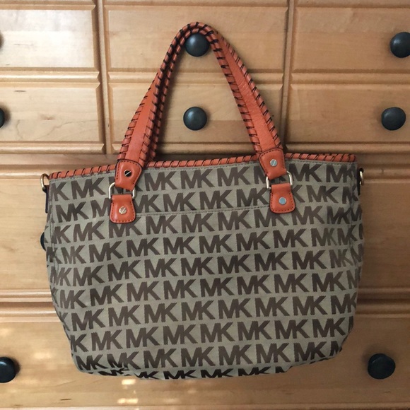 Micheal Kors purse - Picture 2 of 5